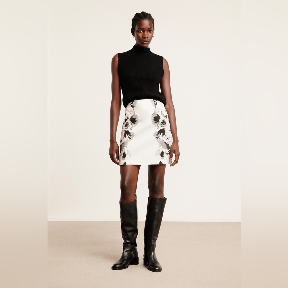 Le Chateau Vintage Floral Black and White Pencil Mini Skirt, women's size 8